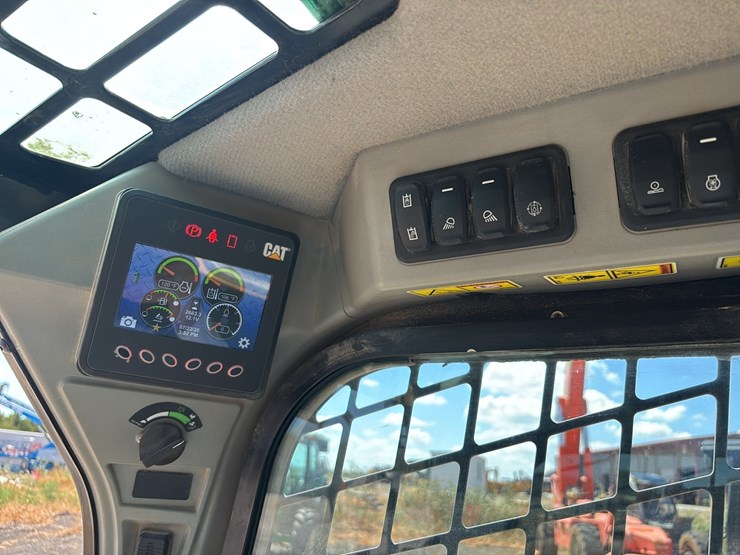 2022-caterpillar-299d3-xe-image-19