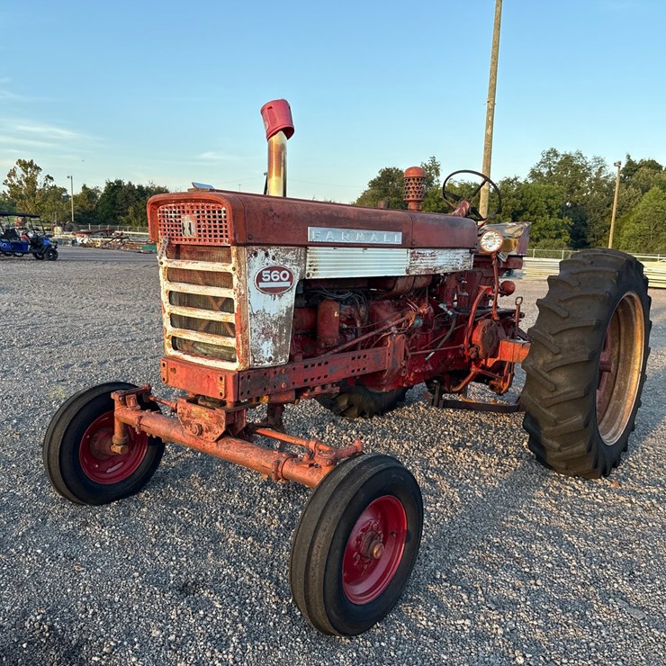 #15438 • MCCORMICK FARMALL 560 TRACTOR