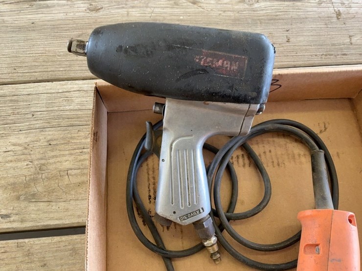 craftsman-1/2-inch-air-impact-and-electric-1/2-impact-image-2