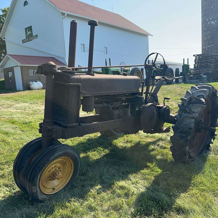 JOHN DEERE B