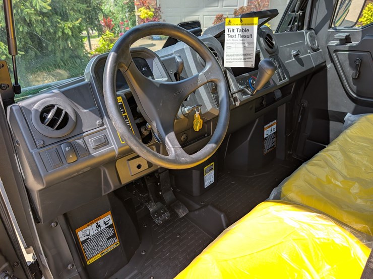 2019-john-deere-gator-image-44