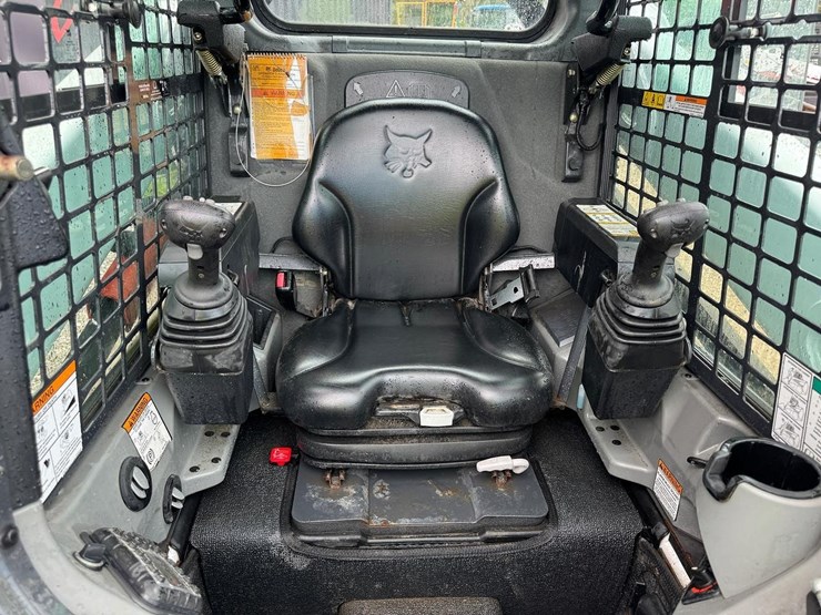 2015-bobcat-s570-image-16