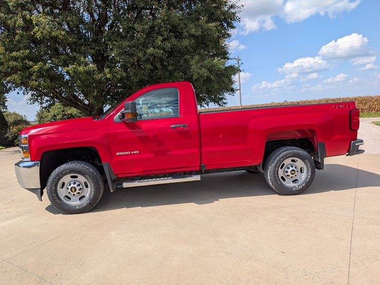 2018-chevrolet-2500hd-image-2