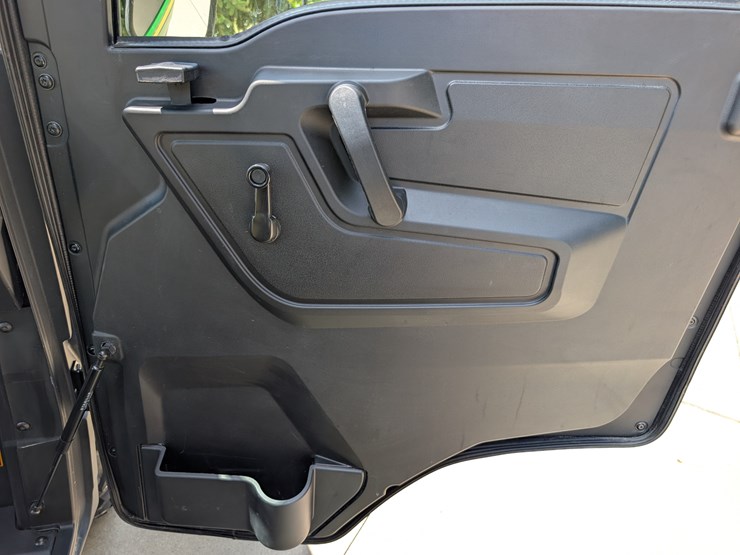 2019-john-deere-gator-image-63