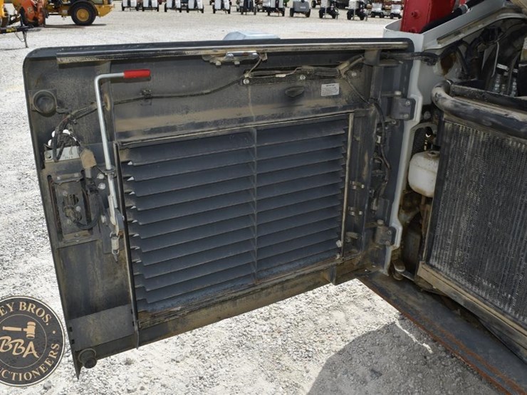 2022-takeuchi-tl10v2-image-35