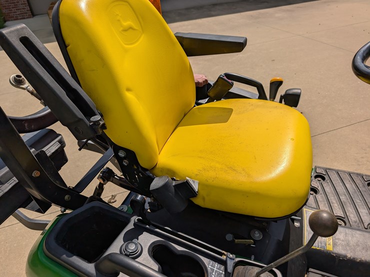 2012-john-deere-1026r-image-49