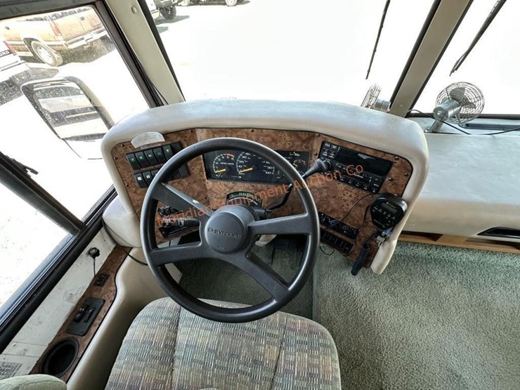 1999-safari-trek-24'-motorhome-image-56