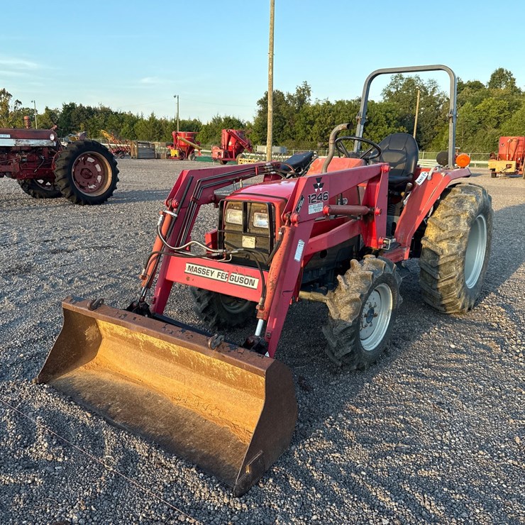 MASSEY-FERGUSON 1260