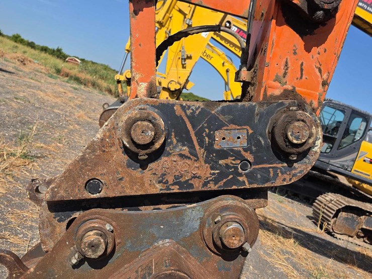 2020-hitachi-zx225usr-lc-6-image-14