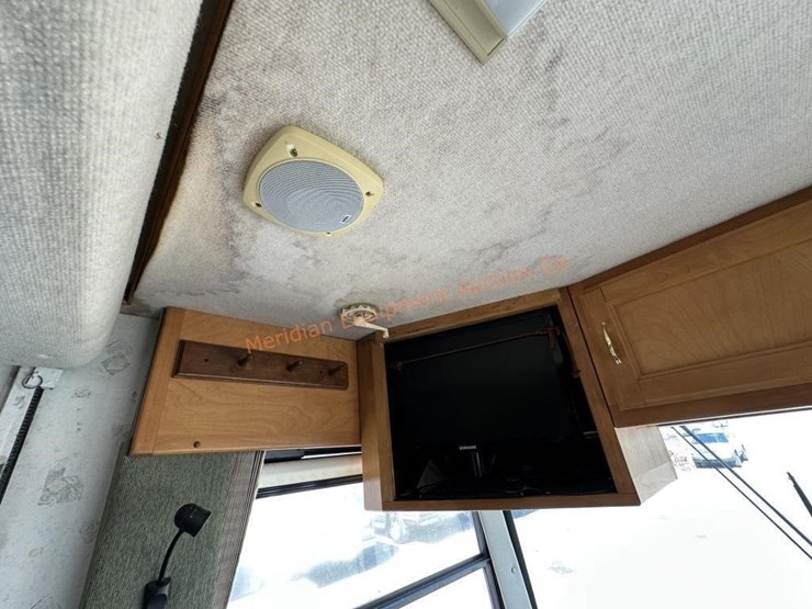 1999-safari-trek-24'-motorhome-image-55