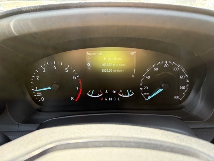 2020-ford-explorer-image-27