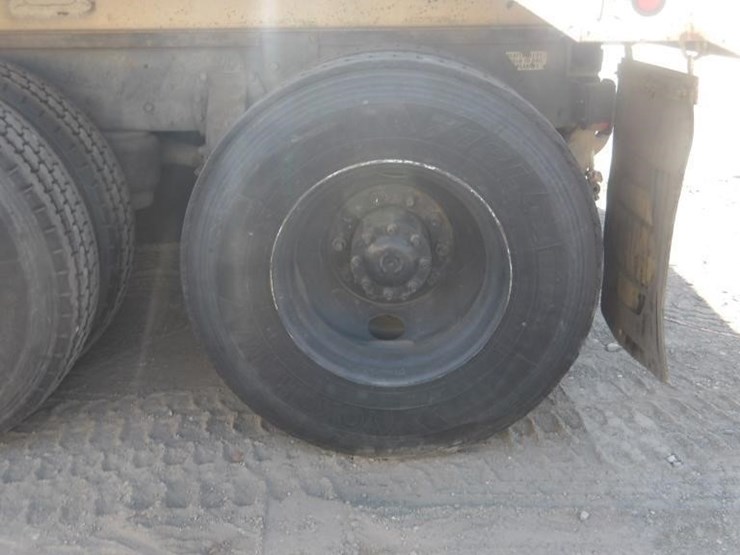 1997-peterbilt-379-image-13