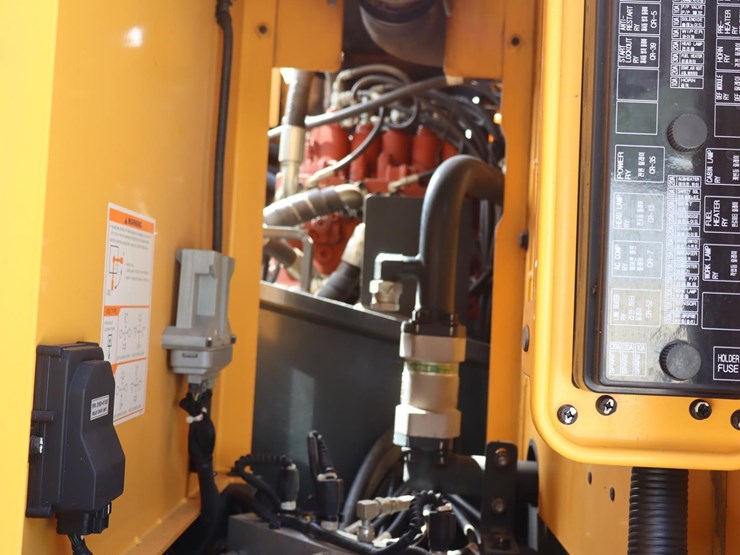 2019-hyundai-hx260l-image-36