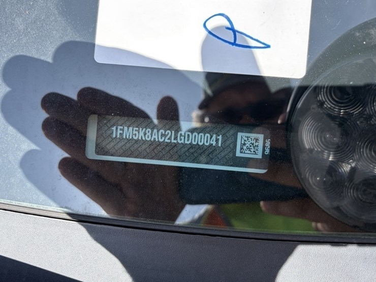 2020-ford-explorer-image-9