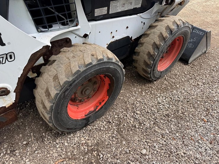 2015-bobcat-s570-image-15