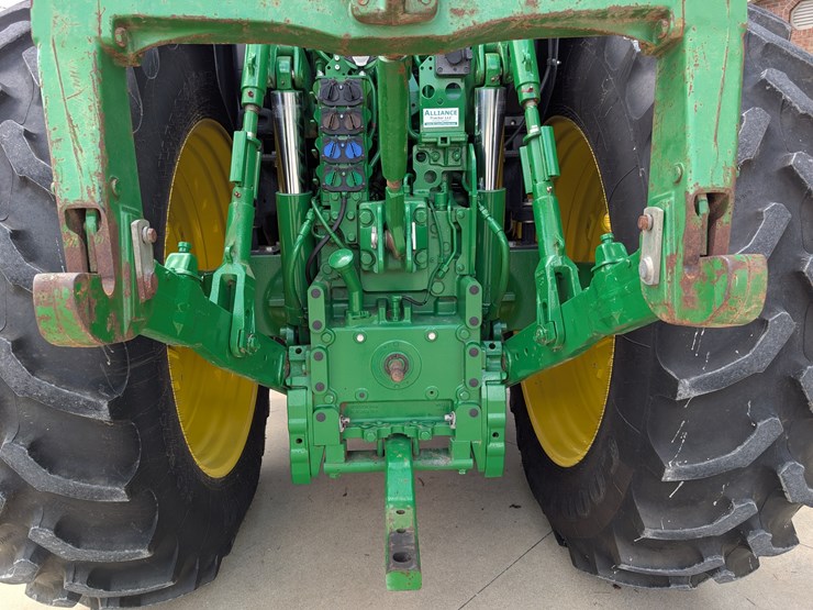 2015-john-deere-6175r-image-35