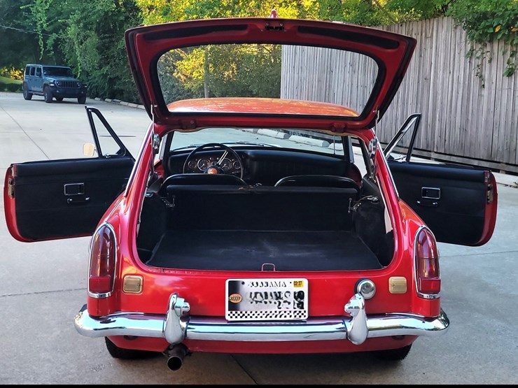 #1021-•-offered-at-no-reserve-|-1969-mg-mgb-gt-image-5