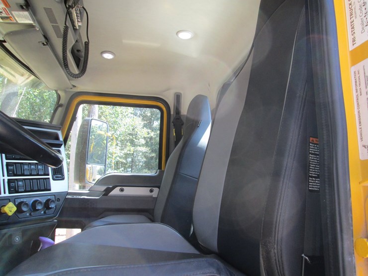 2019-mack-anthem-64t-image-23
