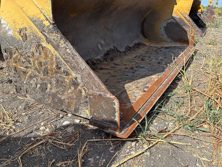 2023-caterpillar-416-image-13