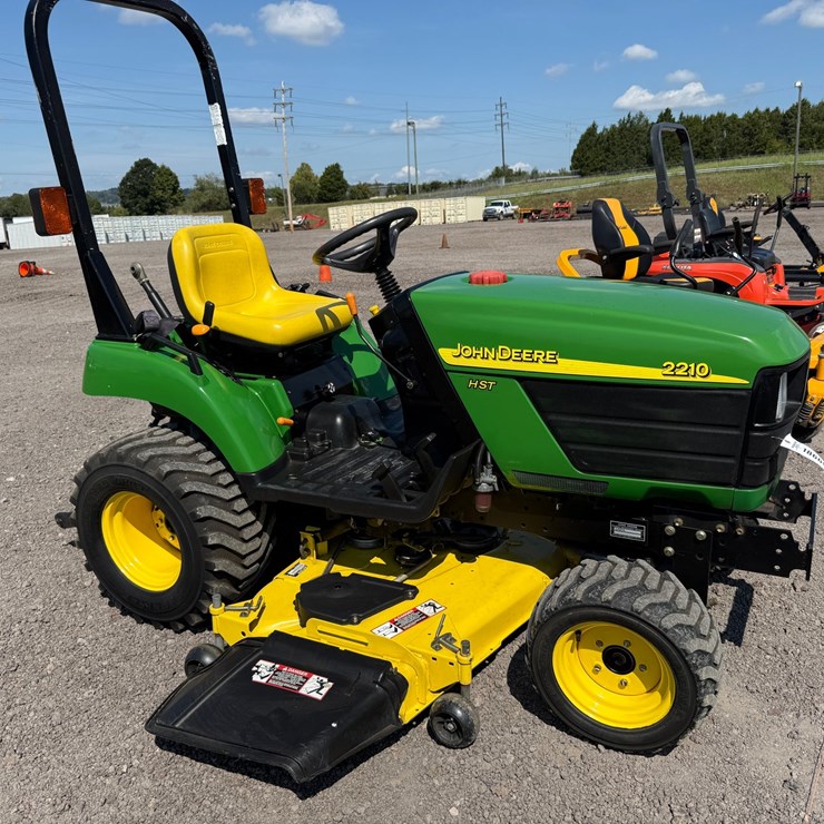 JOHN DEERE 2210