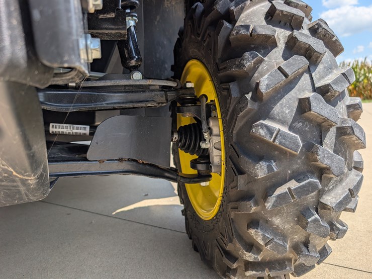 2019-john-deere-gator-image-9