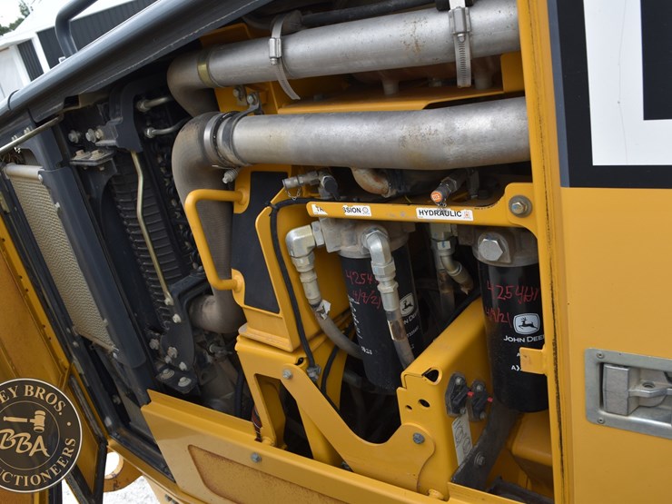 2010-deere-670g-image-45