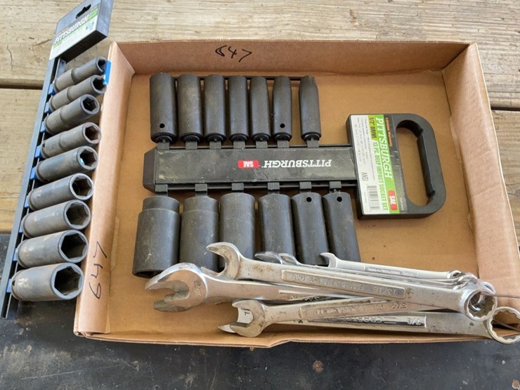 craftsman-standard-combination-wrench-set-&-metric-and-standard-impact-sockets-image-1