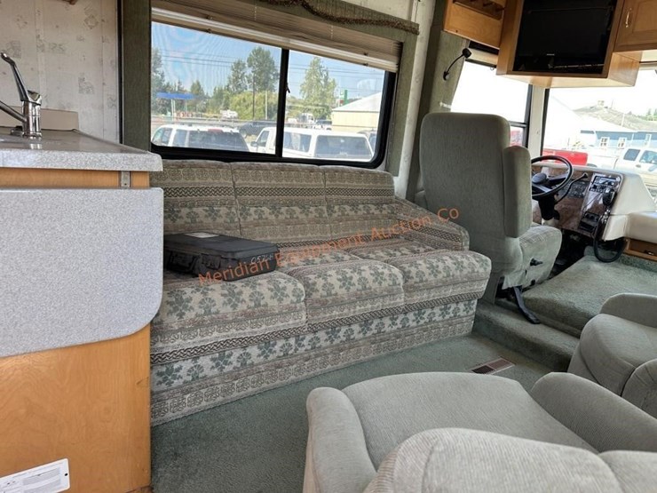 1999-safari-trek-24'-motorhome-image-31