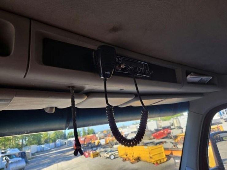2016-kenworth-t880-image-21