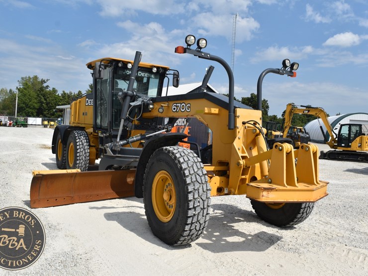 2010-deere-670g-image-18
