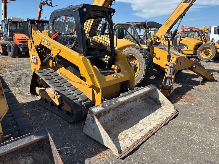 2021-caterpillar-259d3-image-3