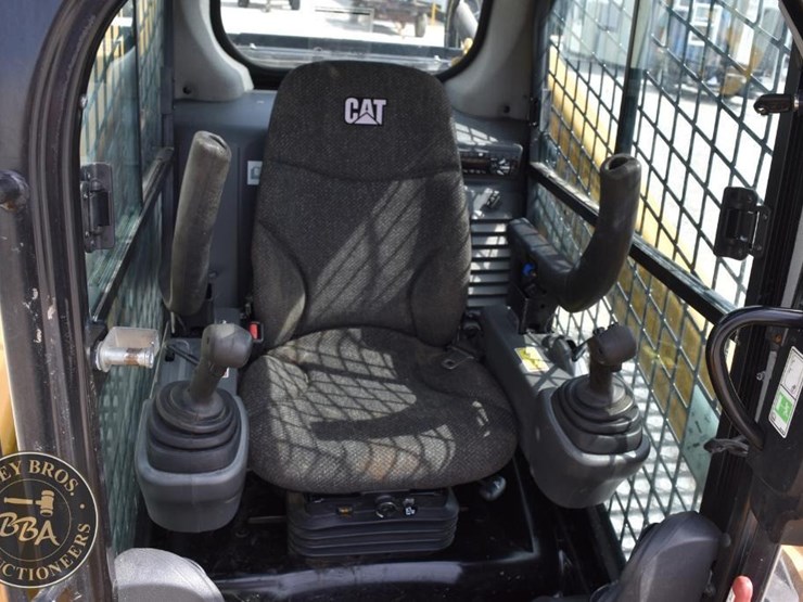 2015-caterpillar-287d-image-46
