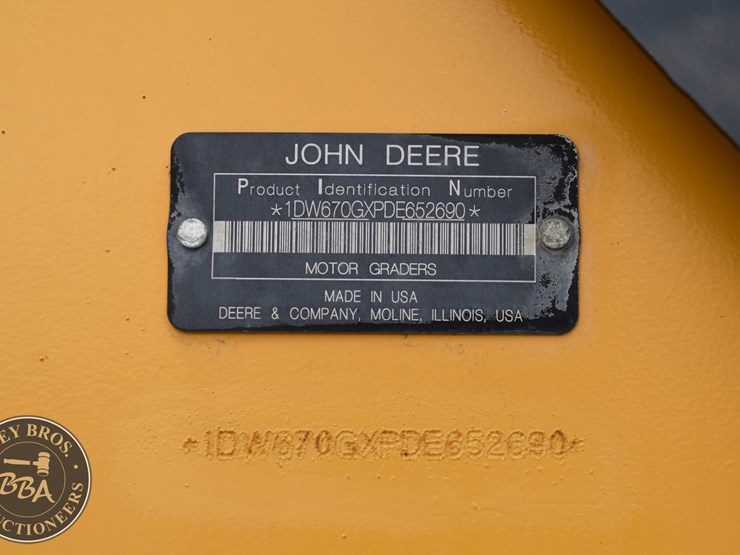 2010-deere-670g-image-28