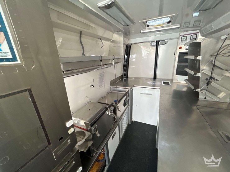 2021-mercedes-benz-sprinter-4500-image-32