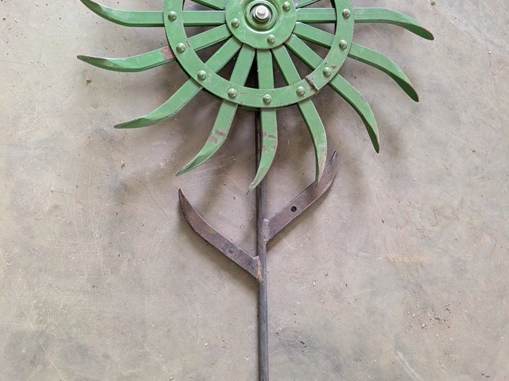 hand-crafted-steel-flower-decor-image-4