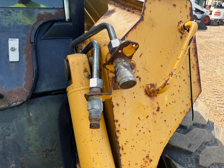 2004-john-deere-280-image-12