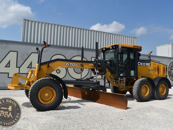 2010-deere-670g-image-1