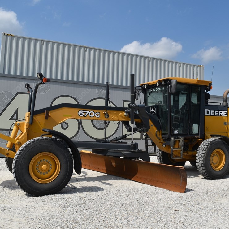 2010 DEERE 670G
