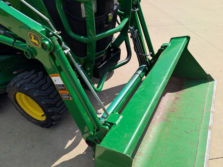 2012-john-deere-1026r-image-57