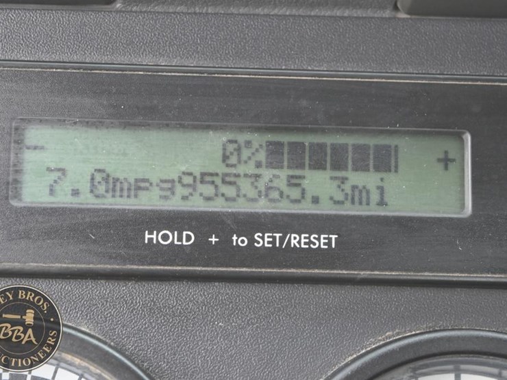 2009-freightliner-cascadia-125-image-50