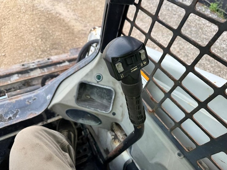 2016-bobcat-t450-image-28