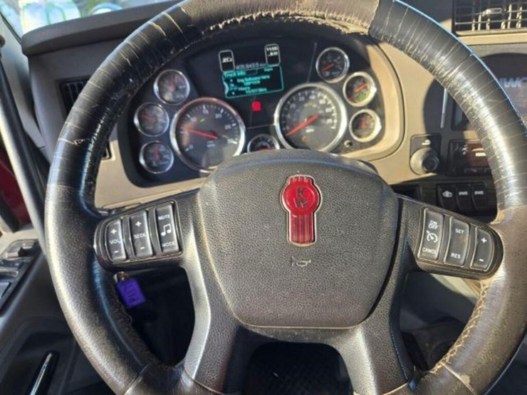 2016-kenworth-t880-image-22