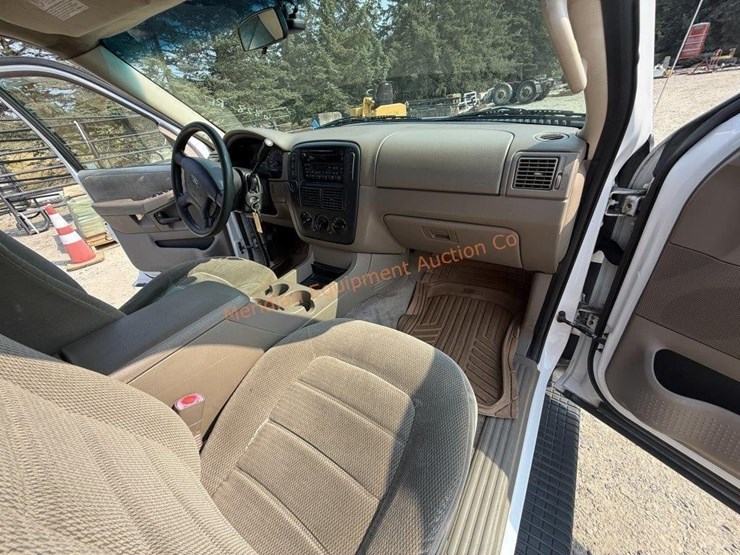 2002-ford-explorer-xlt-image-37