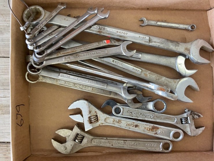 standard-combination-wrench-set-and-adjustable-wrenches-image-2