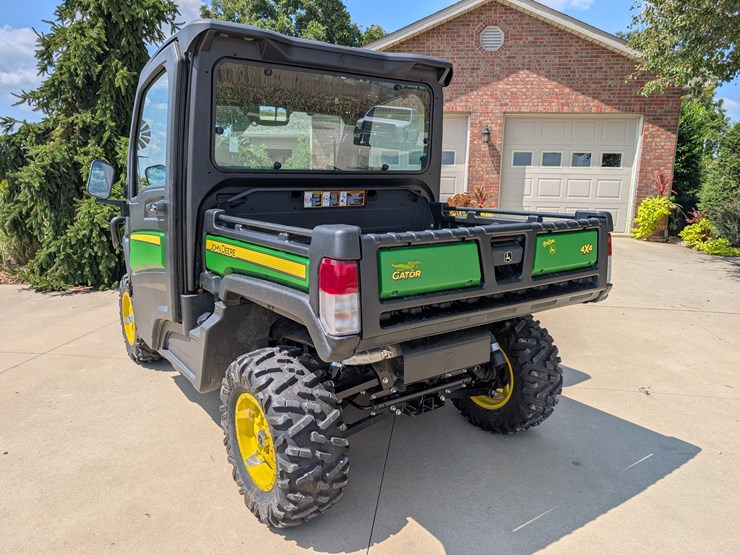2019-john-deere-gator-image-3