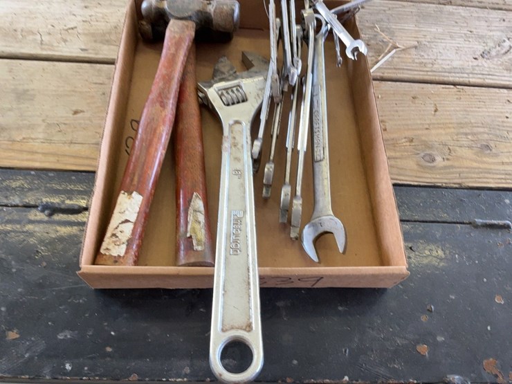 craftsman-standard-combination-wrench-set,-adjustable-wrench,-and-hammers-image-2