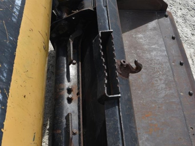 2004-caterpillar-257b-image-24