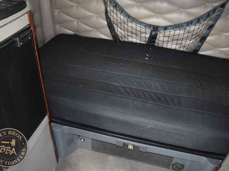 2016-freightliner-cascadia-125-image-49