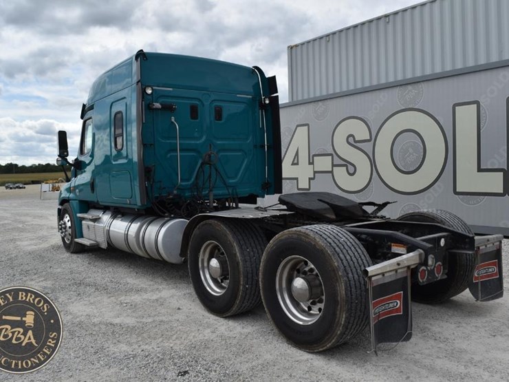 2016-freightliner-cascadia-125-image-6