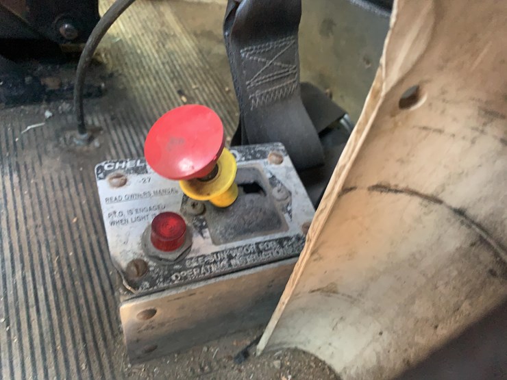 2001-peterbilt-semi-image-14